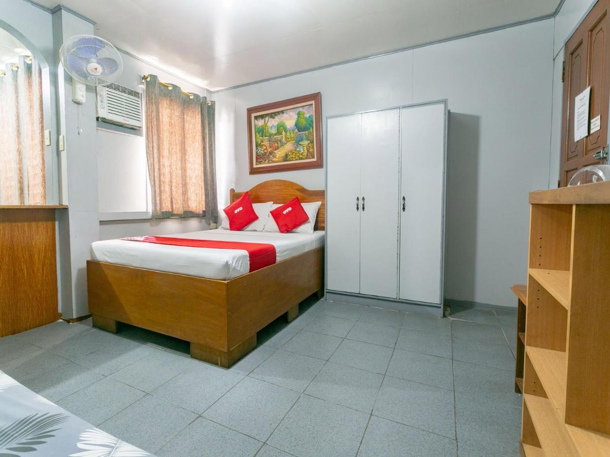 Oyo 722 Slouch Hat Inn Манила Экстерьер фото