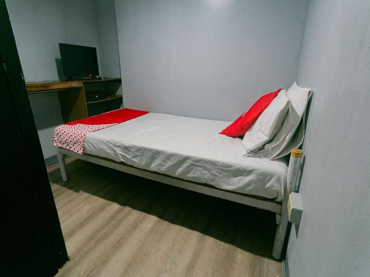 Oyo 722 Slouch Hat Inn Манила Экстерьер фото