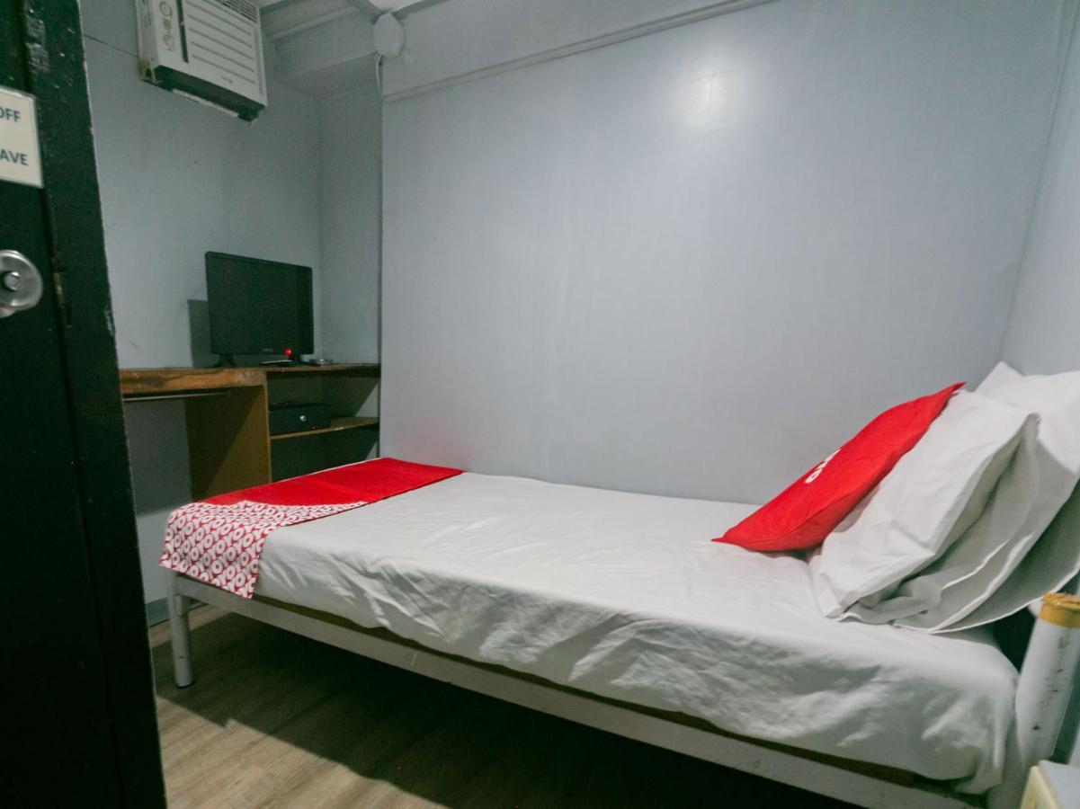 Oyo 722 Slouch Hat Inn Манила Экстерьер фото