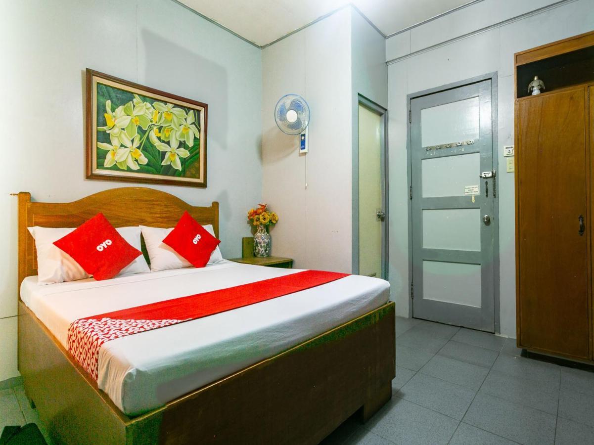 Oyo 722 Slouch Hat Inn Манила Экстерьер фото