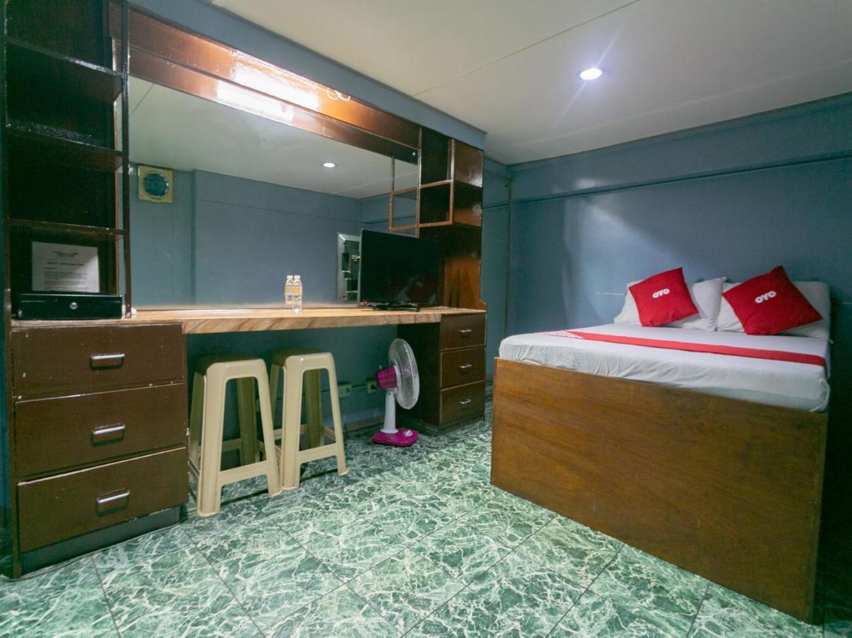 Oyo 722 Slouch Hat Inn Манила Экстерьер фото