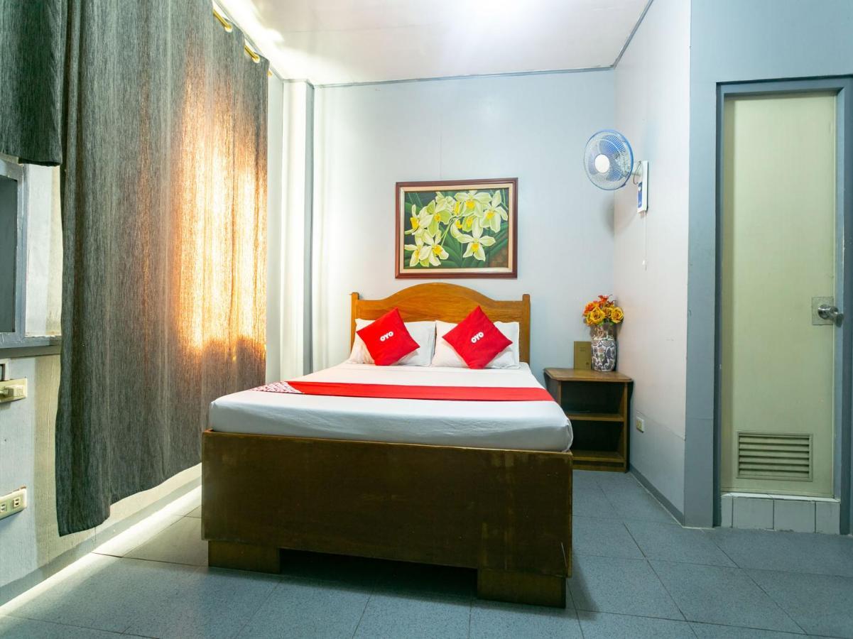 Oyo 722 Slouch Hat Inn Манила Экстерьер фото
