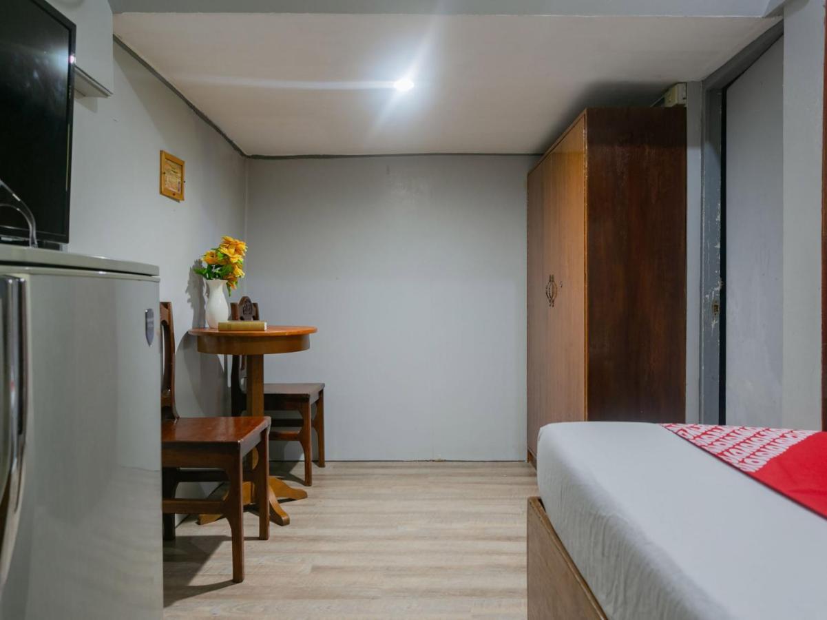 Oyo 722 Slouch Hat Inn Манила Экстерьер фото