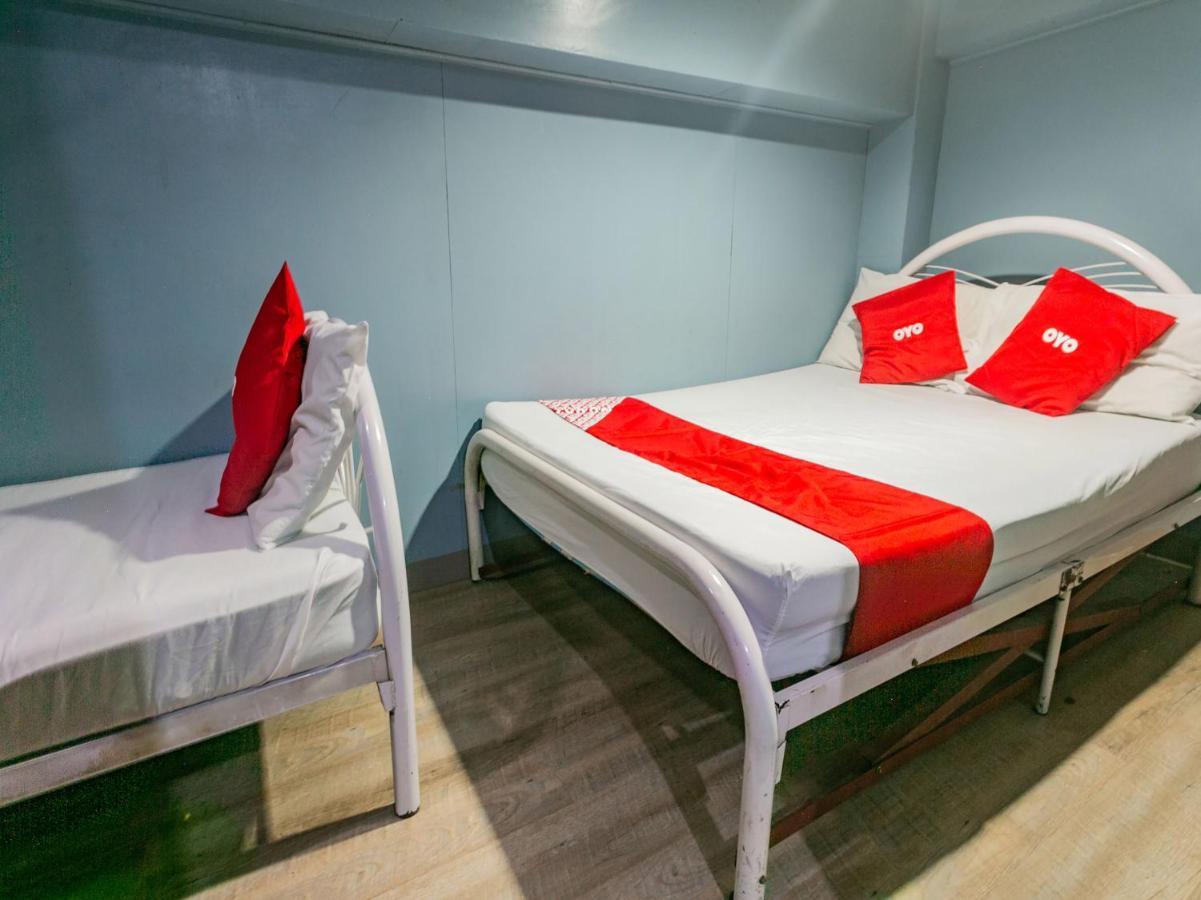 Oyo 722 Slouch Hat Inn Манила Экстерьер фото