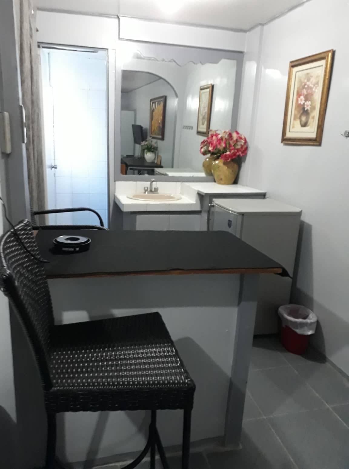 Oyo 722 Slouch Hat Inn Манила Экстерьер фото
