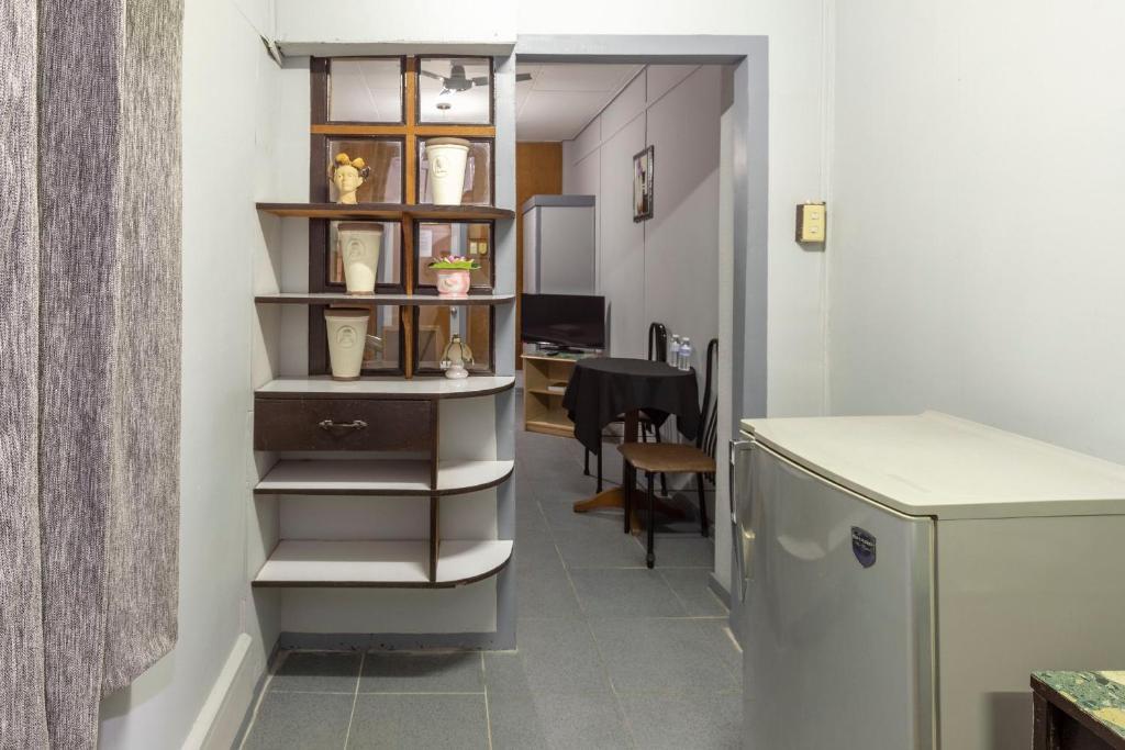 Oyo 722 Slouch Hat Inn Манила Экстерьер фото