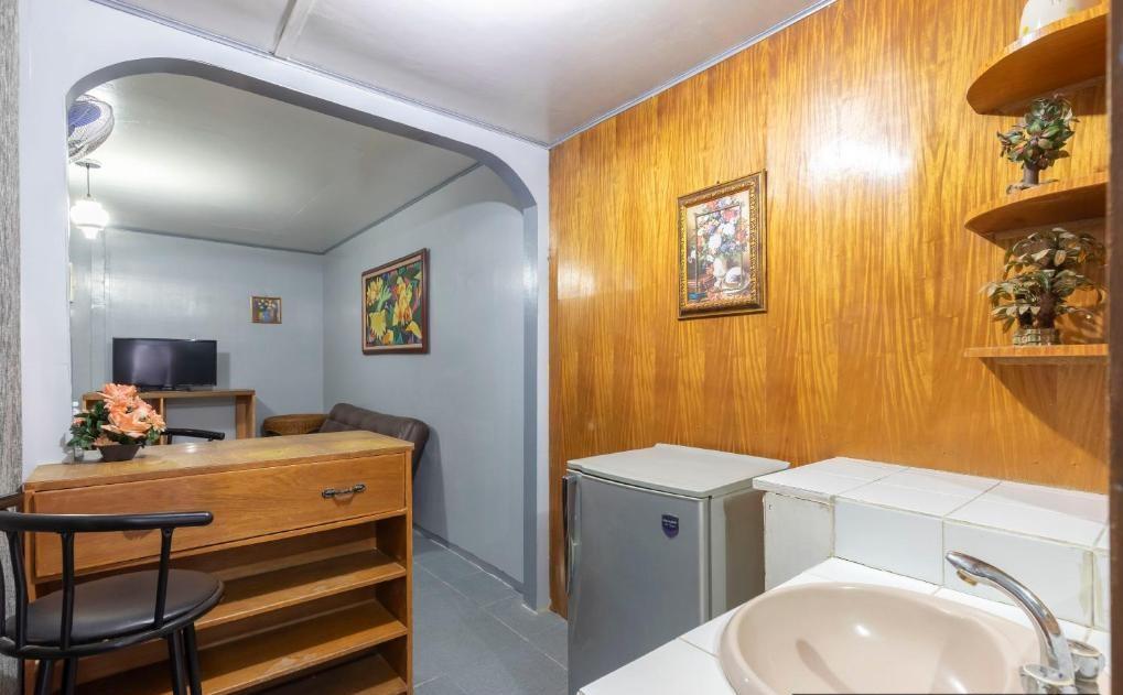 Oyo 722 Slouch Hat Inn Манила Экстерьер фото