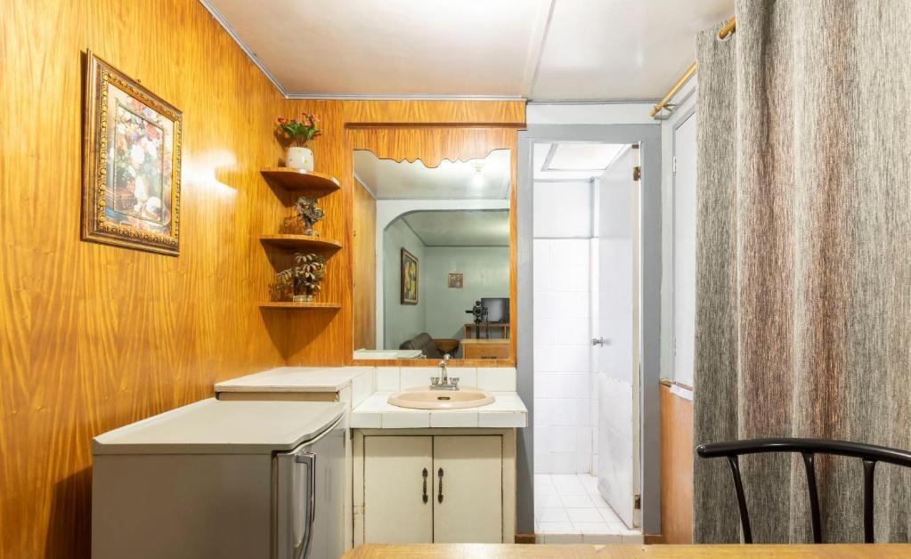 Oyo 722 Slouch Hat Inn Манила Экстерьер фото