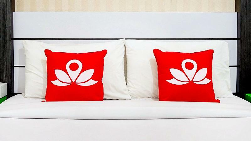 Oyo 722 Slouch Hat Inn Манила Экстерьер фото